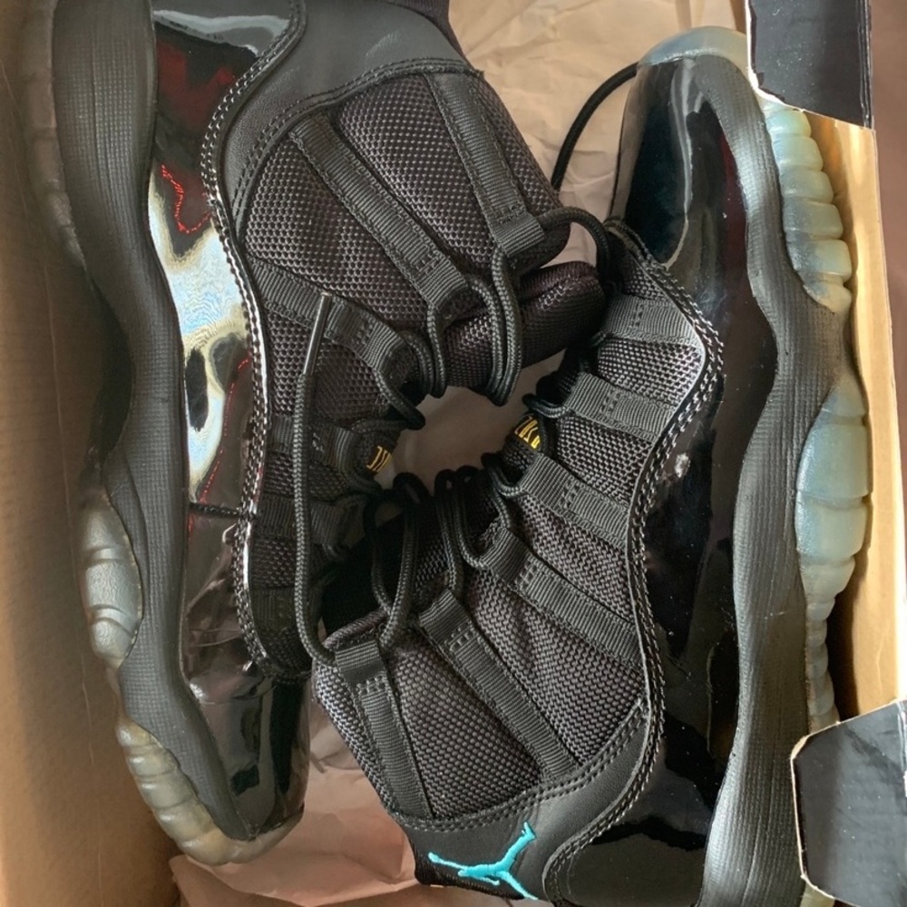 Jordan 11 Youth size 4. Good condition. Women’s 6.